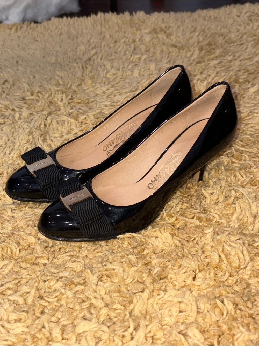 Salvatore Ferragamo Black Patent Leather Vara Bow Kitten Heels Size 5.5